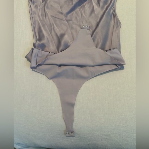 CAMI NYC Darby Bodysuit Lavender Purple 100% silk Size small Revolve Nordstrom - Picture 11 of 11